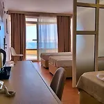 Aphrodite Beach فندق نيسيبار